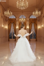 A-line Sequined Floral Lace Appliqued Tulle Ruffle Tiered Skirt With Off-shoulder Straps Wedding Dress - LV-A2002
