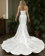 Glossy Satin Sleeveless Plunge V Mermaid Wedding Dress with Detachable Balloon Sleeves - LV-M1003