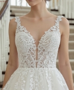 Romantic Plunge V-Neck Ball Gown with Tiered Tulle Skirt and Lace Appliqué - BLL-B34743